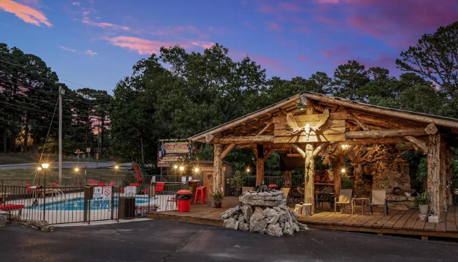 Stonegate Lodge W Pool & Outdoor Firepits Room #201 Eureka Springs Exterior photo
